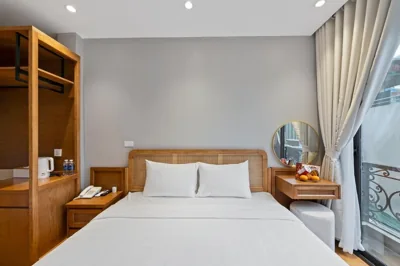 带阳台的豪华双人房 — Lakeview Residence Hotel